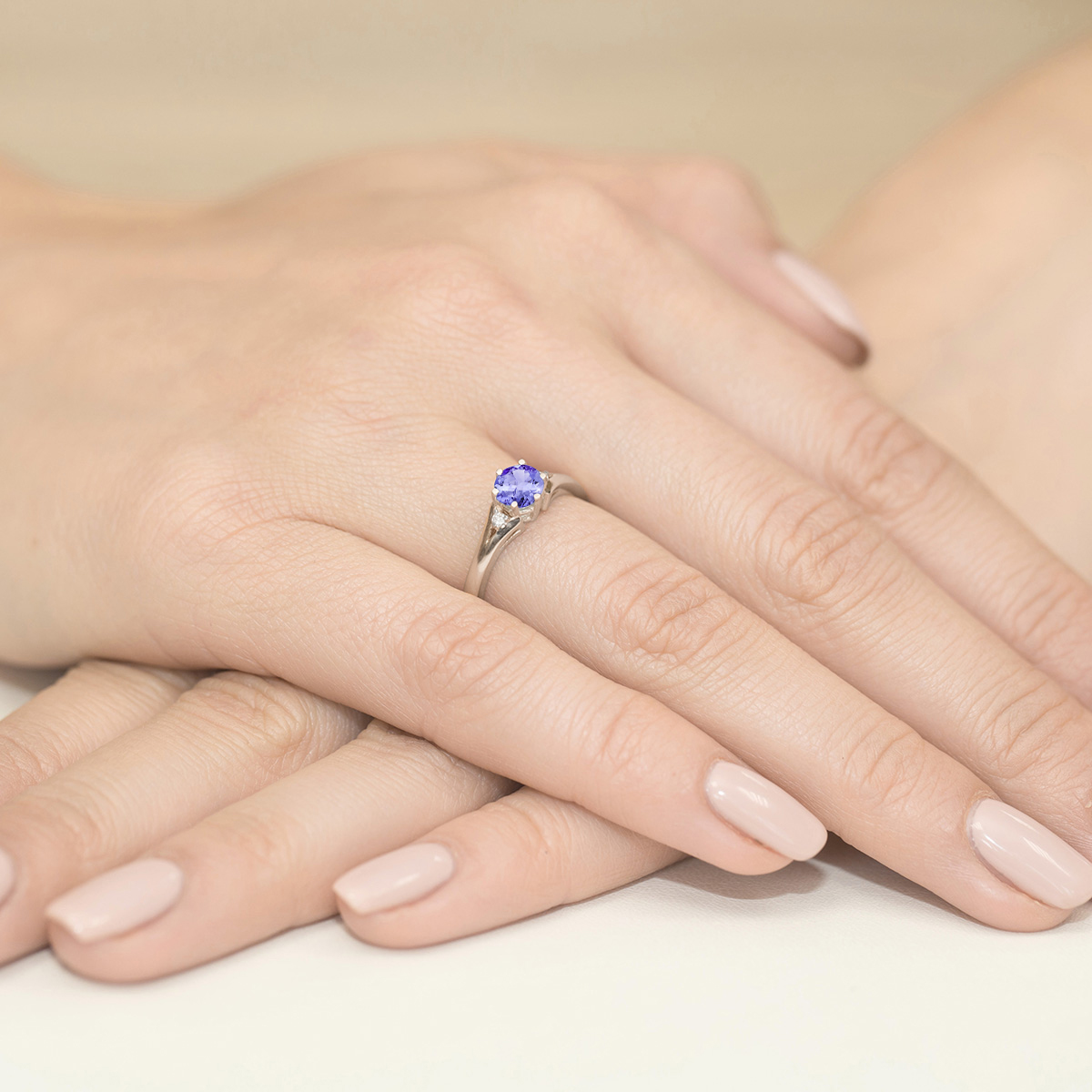 Diamantový prsteň Radiance z bieleho zlata s tanzanitom, 14k