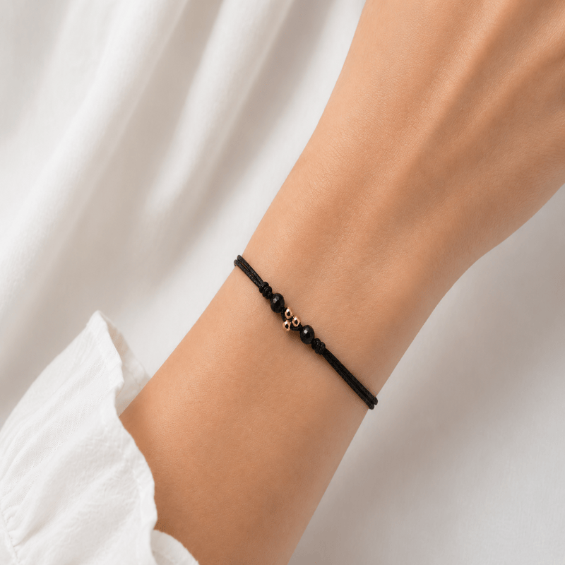 Šnúrkový čierny náramok Trinity Onyx