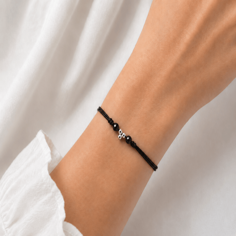 Šnúrkový čierny náramok Trinity Onyx